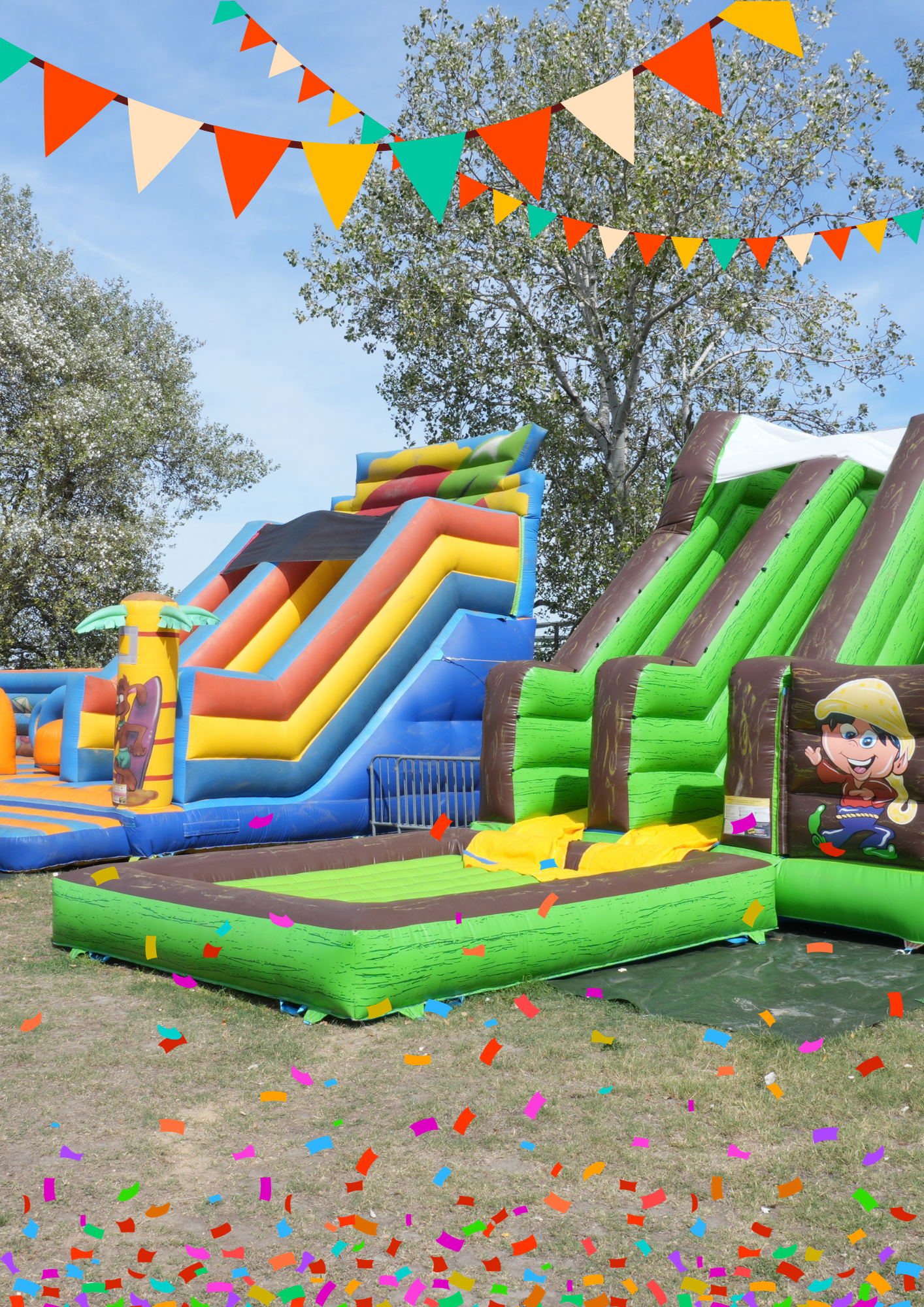 Vue du parc de jeux gonflables Arena 45 avec plusieurs structures colorées.